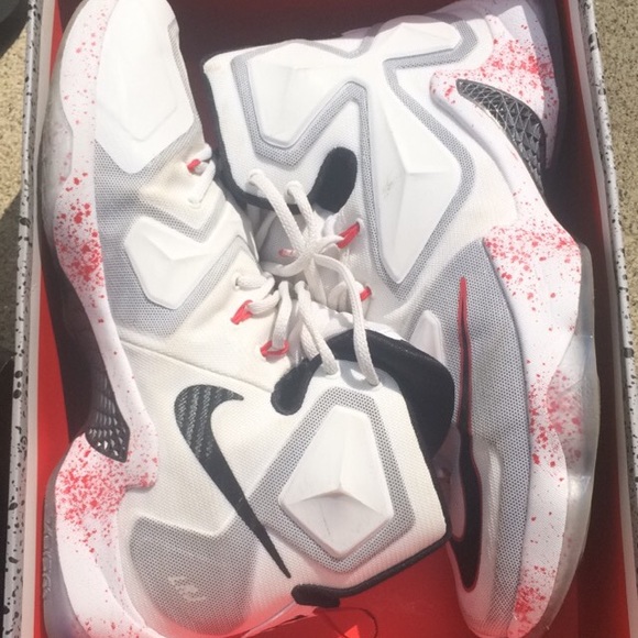 Nike Lebron 13 Blood Splatter size 11.5 - Picture 3 of 4