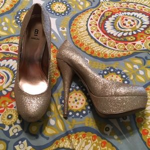 Bakers Shoes - Bakers size 7 gold glitter pumps Bakers Shoes - Bakers size 7 gold glitter pumps