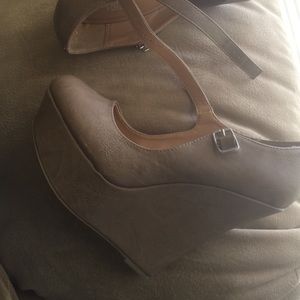 Nude wedges