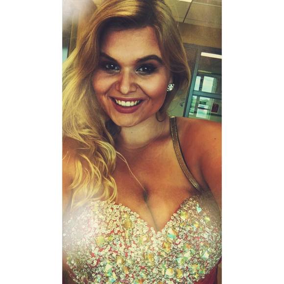 Meet your Posher, Julie - Picture 1 of 1