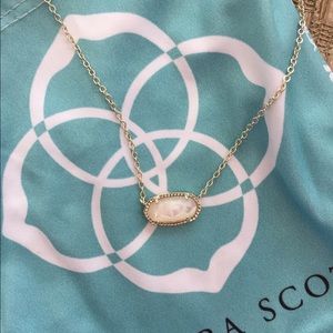 Elisa gold pendant necklace in ivory pearl