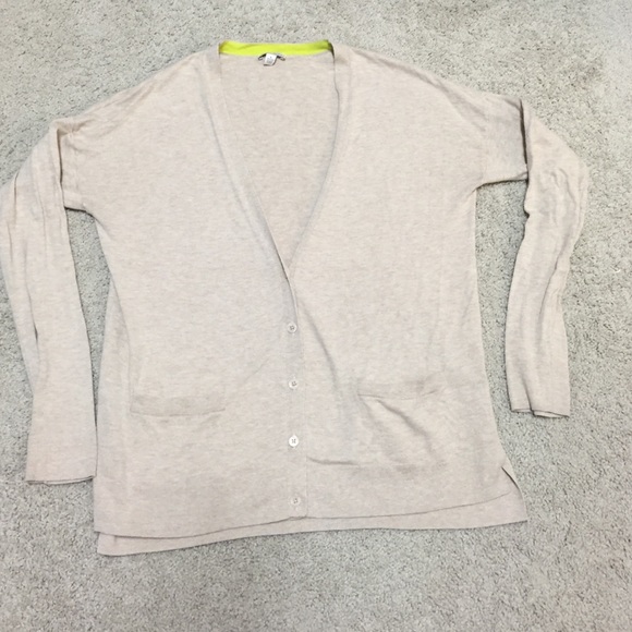 Gap boyfriend button cardigan with pockets. Size S