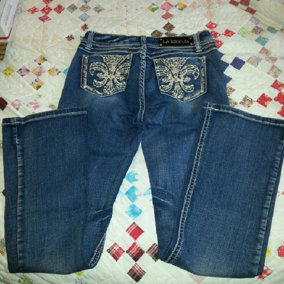 LA idol usa Bling jeans!