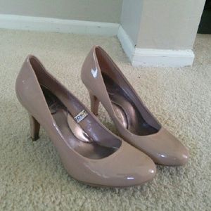 Classic nude pumps