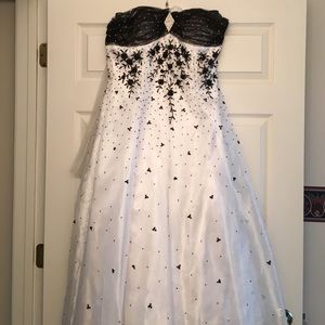 Black/white prom dress