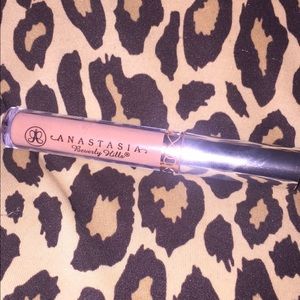 Anastasia Beverly Hills liquid lipstick "stripped"