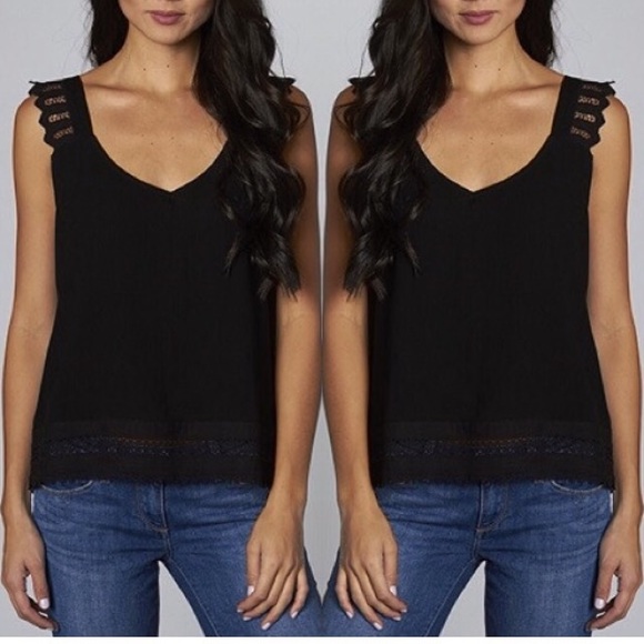 SOLD OUT !!!! Zelda Crochet Trim Tank