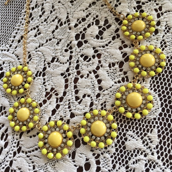 Summer sunshine yellow statement necklace ☀️