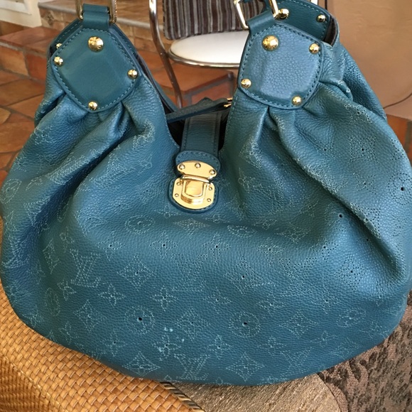💯% Authentic Louis Vuitton XL Mahina - Picture 2 of 8