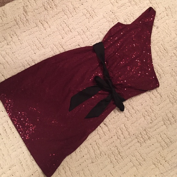 Max & Cleo Dresses & Skirts - Gorgeous Max and Cleo sequin one shoulder dress