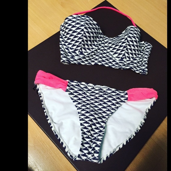 Other - Set: 😻Zigzag swim top and swim bottom
