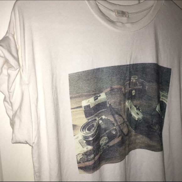 ❌SOLD❌Brandy Melville by John Galt camera tee. - Picture 2 of 4