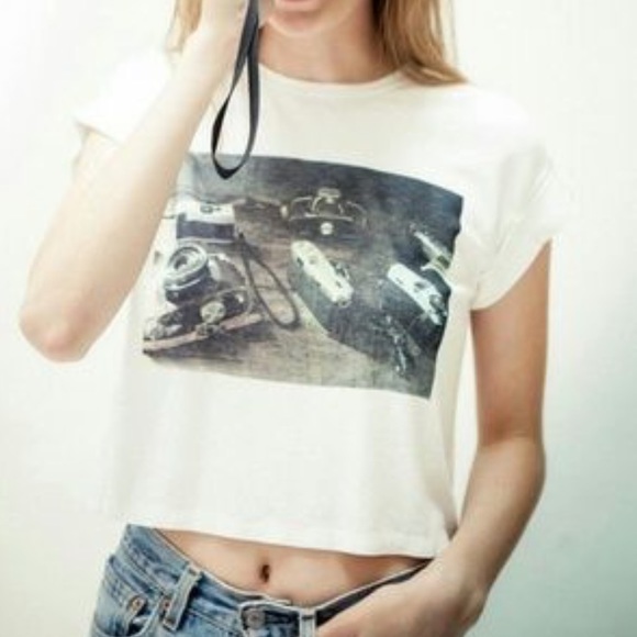 ❌SOLD❌Brandy Melville by John Galt camera tee. - Picture 4 of 4
