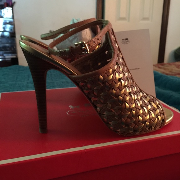 Coach Sandals Leela $40 - Picture 2 of 3