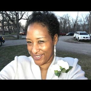 Meet your Posher, Elizabeth