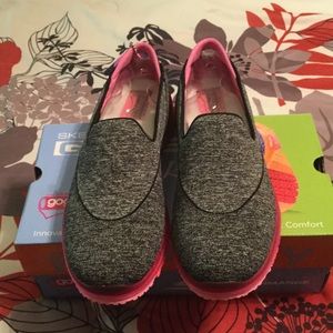 NEW SKETCHERS GO FLEX DARK GRAY & PINK