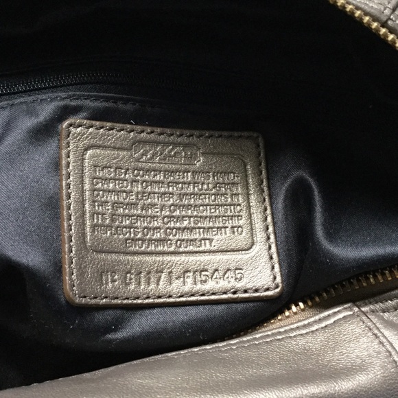 Coach hand bag with shoulder strap - Picture 3 of 3