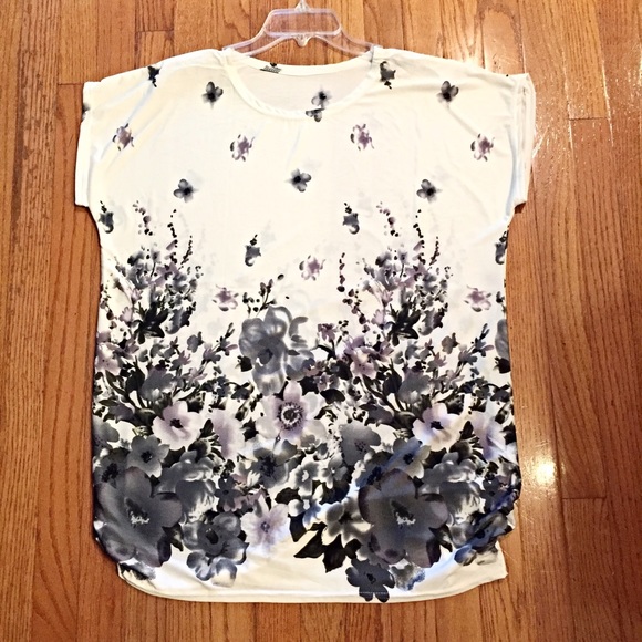 🌹LAST ONE🌹Flowy Flower Soft Feminine Blouse SML - Picture 3 of 4