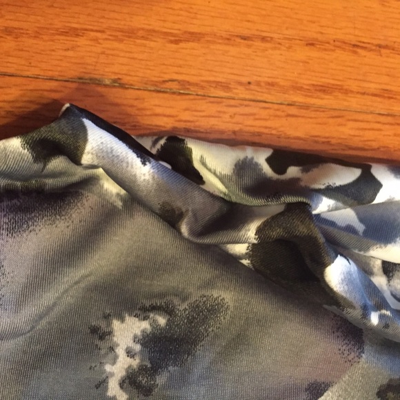 🌹LAST ONE🌹Flowy Flower Soft Feminine Blouse SML - Picture 4 of 4