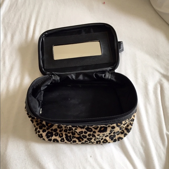 Cosmetic case - Picture 2 of 4