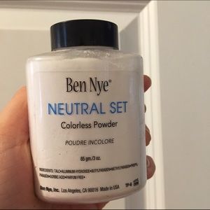 Ben Nye neutral set baking powder