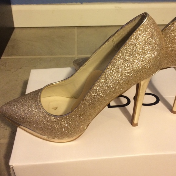 Gold Glitter Pump - image 2