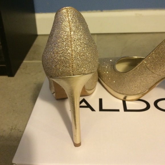 Gold Glitter Pump - image 3