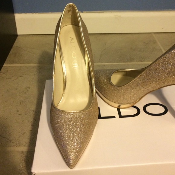 Gold Glitter Pump - image 4