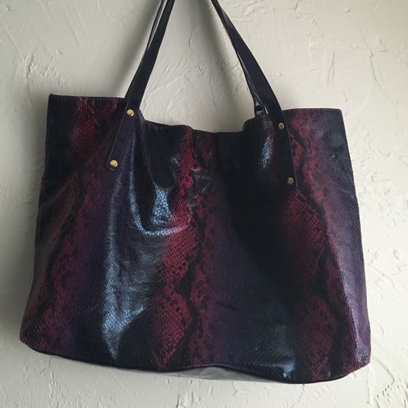 SOLD- Guess tote bag- EUC
