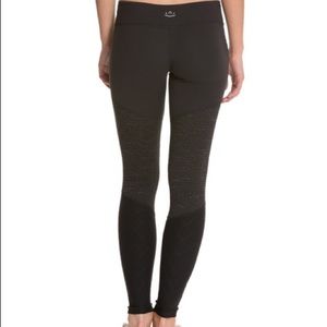 Beyond Yoga Black Tres Chic Panel Leggings small
