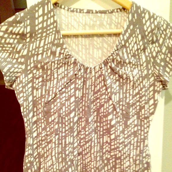 Small Gray and White Shirt 98% Cotton /7% Spandex