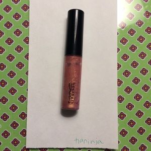 MAC Lipglass in Nymphette