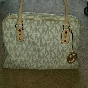 larg2 bag..slight discoloration..perfect condition