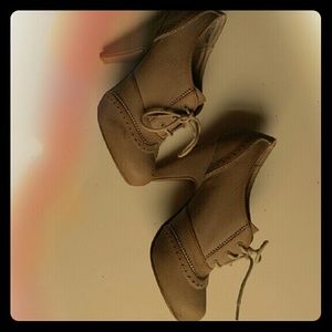 DSW Khaki stylish heels