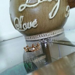 Size 6 Crown Ring. Gold