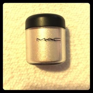 MAC pigment colour power
