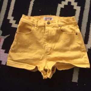 Adorable 70's style high waisted shorts.