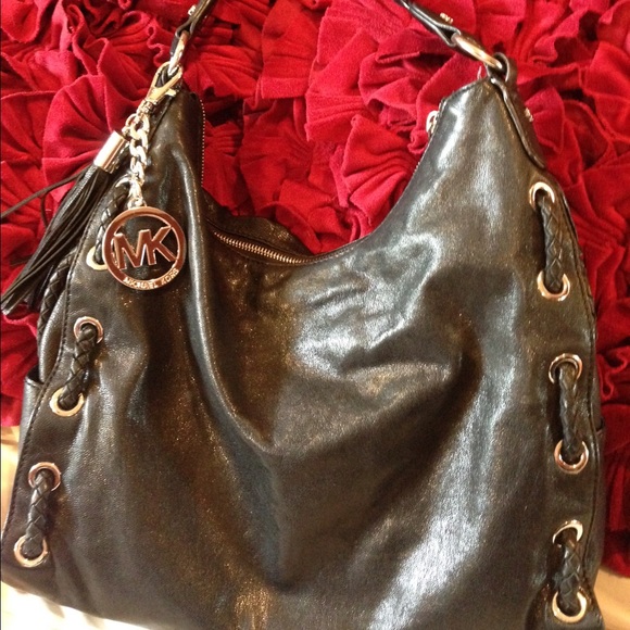 Authentic Michael Kors 1 strap shoulder bag