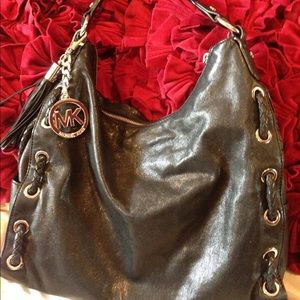 Authentic Michael Kors 1 strap shoulder bag