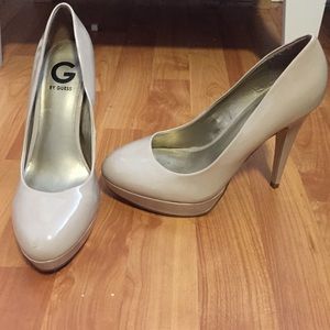 Size 9 Guess nude heels
