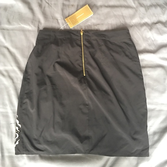 Miami brand from Francesca's : "baroquebae" skirt - Picture 3 of 4