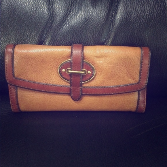 Fossil vintage collection tri-fold wallet.