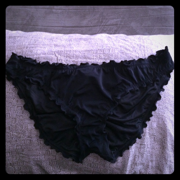 VS Ruffle Cheeky