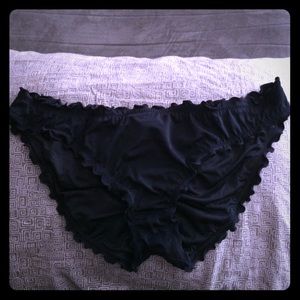 VS Ruffle Cheeky