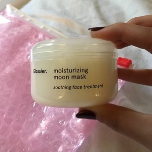 Glossier Moisturizing Moon Mask