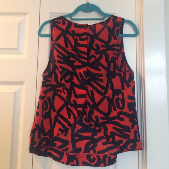 Flowy top/open back - Picture 2 of 2