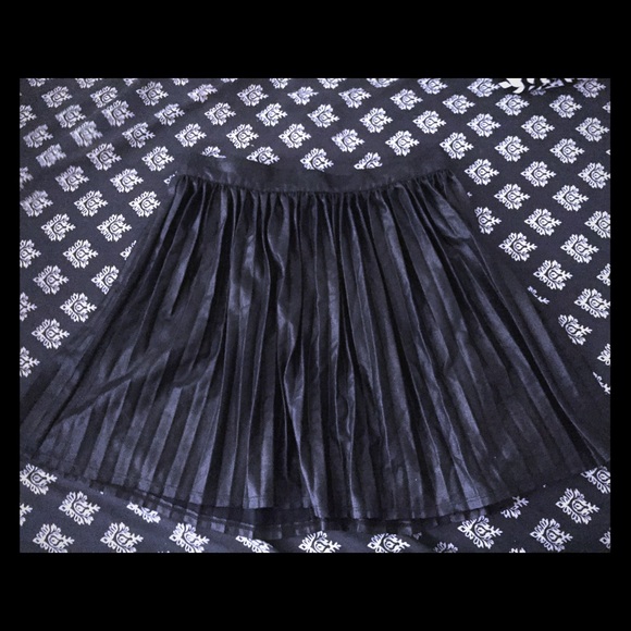 Black pleated skirt NWOT! - Picture 1 of 2