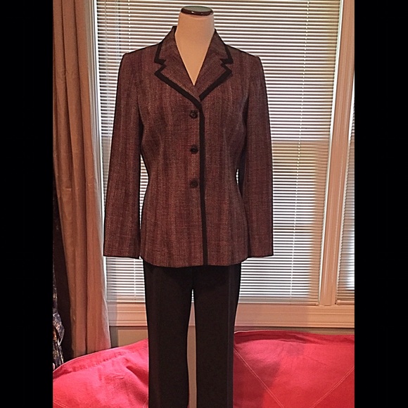 Le Suit two piece pant suit