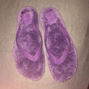 Ugg flip flops