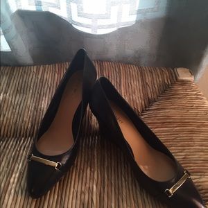 Nine West black classic wedge size 10 gold accents